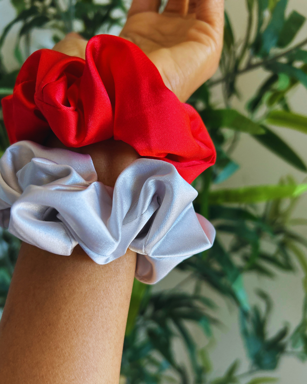 Platinum and Red Scrunchie Kit